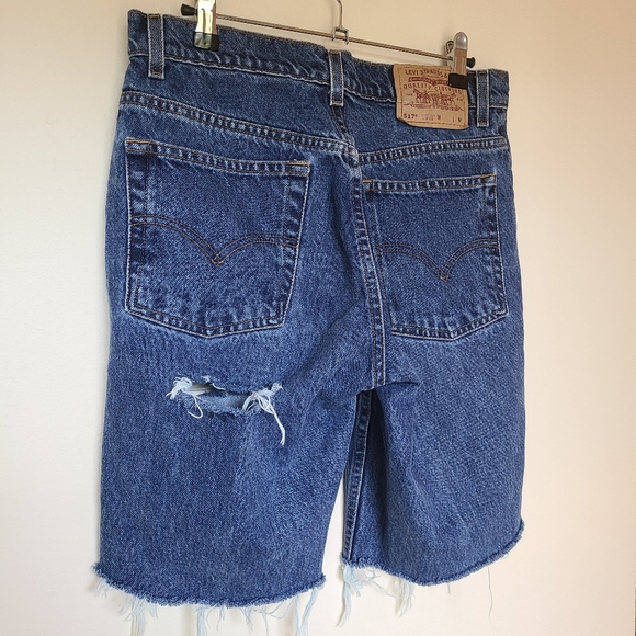 ☆Levi mid thigh distressed shorts☆ - Picture 7 of 16